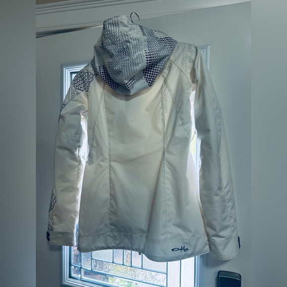 Oakley’s snowboarding over shell coat. Medium in new condition - Picture 3 of 8